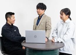仕事に集中して取り組みつつ、休憩時間はフランクにコミュニケーションを取れるメリハリのある環境です！