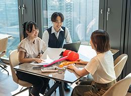 創るで終わるのではなく、企画の意図をチームに伝え、要件を整理しプロジェクトを動かす力も磨いていけます