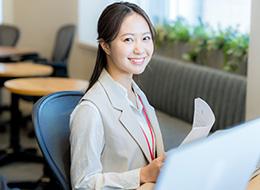 初めから全てできなくて大丈夫！チームで助け合って仕事を進めています！