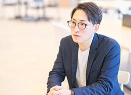 3〜4名の小規模チームで案件を担当。年次や役職に関係なく意見を交換できます。