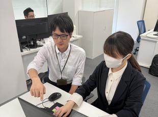 わからないことは、すぐ隣で。先輩が伴走する育成環境。
