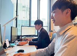 社員同士で協力しながら業務を進めています。