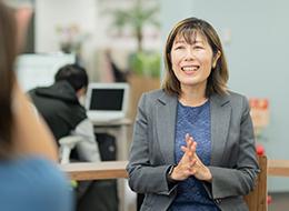技術からマネジメントまで、自律的な成長を会社がバックアップ。前職給与保証で転職の不安も払拭します。