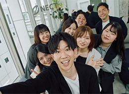 平均年齢26歳。年次に関係なくアイデアを発信し、会社づくりに関われます。