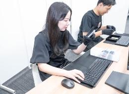 入社後にECもカードも、専門的なことを身につけられます。
