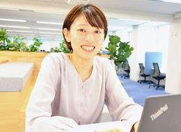 手を引いたり、見守ったり。一人ひとりの「いま」に合わせます。