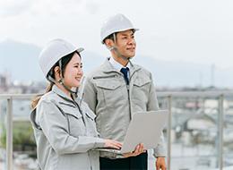 「理不尽な超短納期を押し付けられる」「週末の休みが直前まで不確定」といった不満とは無縁です。