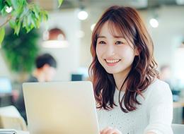 【ITエンジニア】ランチ代は会社と割り勘！サウナ手当・リフレッシュ補助あり｜福利厚生充実｜フルリモート◎