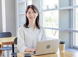 CAD事務/土日祝休み/5日以上の連休可/年間休日124日/賞与年2回/服装自由/新築ビル最上階に移転