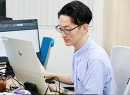 初級エンジニア◆未経験OK◆週3リモワ◆100％自社内開発◆自社サービス×チーム制◆フレックス◆賞与実績3カ月