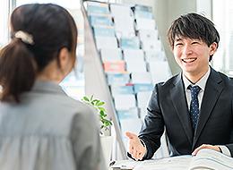 社長や先輩とも距離が近く、みんなでアイデアを出し合っています！