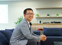 早期から顧客折衝の経験を積むことができ、スキルUPだけでなく大きなやりがいも感じられます。