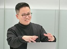 顧客の会社規模も課題も大きく、やりがいがあります。仕事ぶりの影響範囲は、前職と比べて桁違いです！