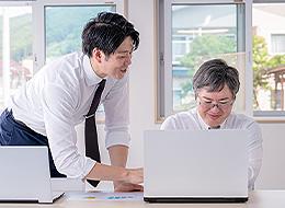 営業部には最近入社したフレッシュなメンバーもそろっています！社員で協力し合い成長できる環境です。