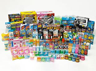 洗車グッズやワックスなど約400種類！業界トップクラスのシェアを誇る自社製品を扱います。