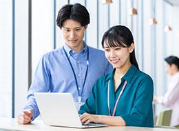開発エンジニア/実務未経験者もOK/自社内開発8割/リモートOK/未経験から1年で上流工程に挑戦可/住宅手当有