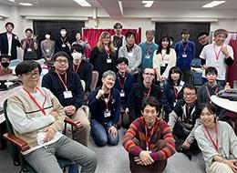 常にチームメンバーと力をあわせて業務を進めています。