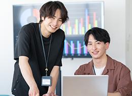 税理士事務所から転職！事業を「自分ごと」として楽しめるやりがいと、音楽が流れる和やかな社風が魅力。