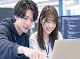 社員同士の距離が近く、困ったときには気軽に相談できる関係性です。