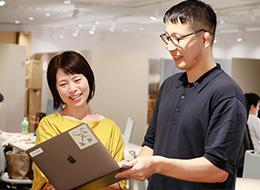 チャットで気軽に質問OK！チームで支え合うリモート環境