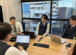 年に1～2回、事業部メンバー全員が本社に集まる日は、自然と笑顔があふれる和やかな時間になります。