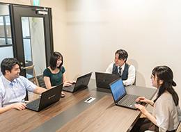 男性社員の育休も推奨している当社。ライフステージが変わっても長く働き続けられる環境を整えています。