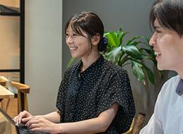 営業アシスタント／未経験OK／経験者も歓迎／月給27万円～／賞与年2回／残業少なめ／髪色ネイル服装自由