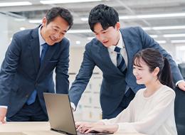 ルート営業｜未経験歓迎｜賞与4ヶ月分支給｜住宅手当最大月4.6万円｜17時半定時｜年休127日｜転勤なし