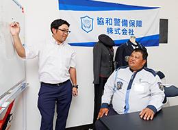 交通警備スタッフ／未経験OK／面接1回／40代～50代活躍中／静岡募集／賞与年2回／手厚い退職金制度あり
