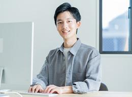経理／年収600万円も可／資格取得支援制度あり／30代活躍中／一部リモートあり／土日祝休／5日以上の連休取得可