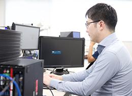 先輩社員より／人と関わることが好きな方、課題解決にやりがいを感じる方とぜひ一緒に働きたいです。