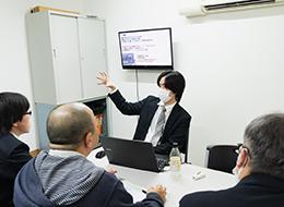 タクシードライバー/週休3日もOK/副業OK/未経験歓迎/無料駐車場完備/月給20万円以上保証