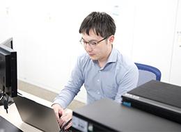 社内サポート（社内SE/総務）◆年休129日◆賞与実績6ヶ月分◆17:30退社可◆残業月10h◆転勤なし