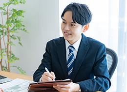 デュアルディスプレイなので、効率的に仕事ができるため、社内業務もはかどっています。