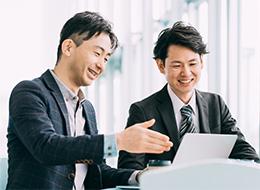 最長1年半のじっくり研修があるから、異業種出身者も知識ゼロから着実にプロへ成長できています。