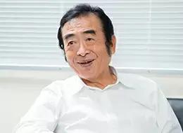 私も週1回の営業定例に参加し、各人の希望に合う案件調整を直接行っています。（代表取締役会長／田中）
