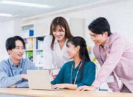 インフラエンジニア*運用保守から構築・設計へ*残業月10.5h*年休127日以上*リモート率9割*定着率97％