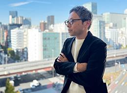 「コードを打つ作業員ではなく、AIを操り課題を解決する主導者へ」と語る代表の石山。
