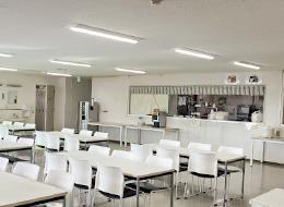 一食220円の定食を食べられる食堂も完備◎栄養バランスが取れた食事を昼食に食べられます！
