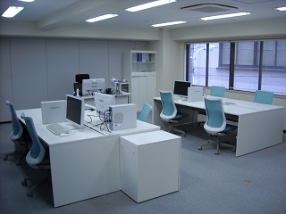 東京支社　
移転、間もない綺麗なオフィスです。
