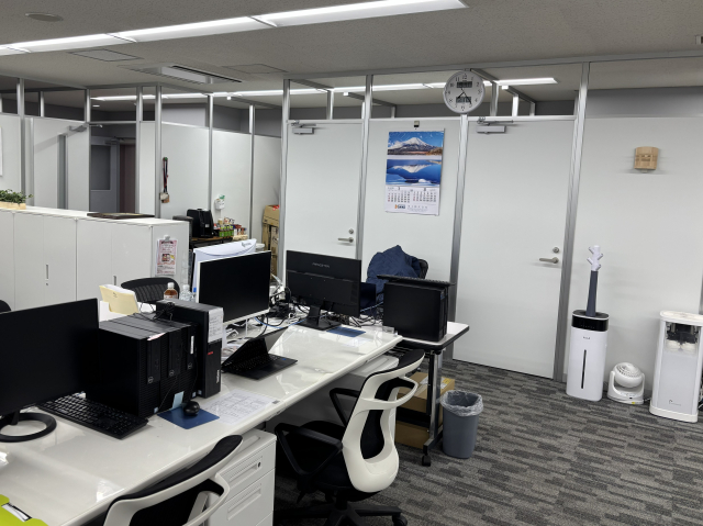 社内向けITサポートスタッフ（土日祝休み・残業ほぼなし・東京）